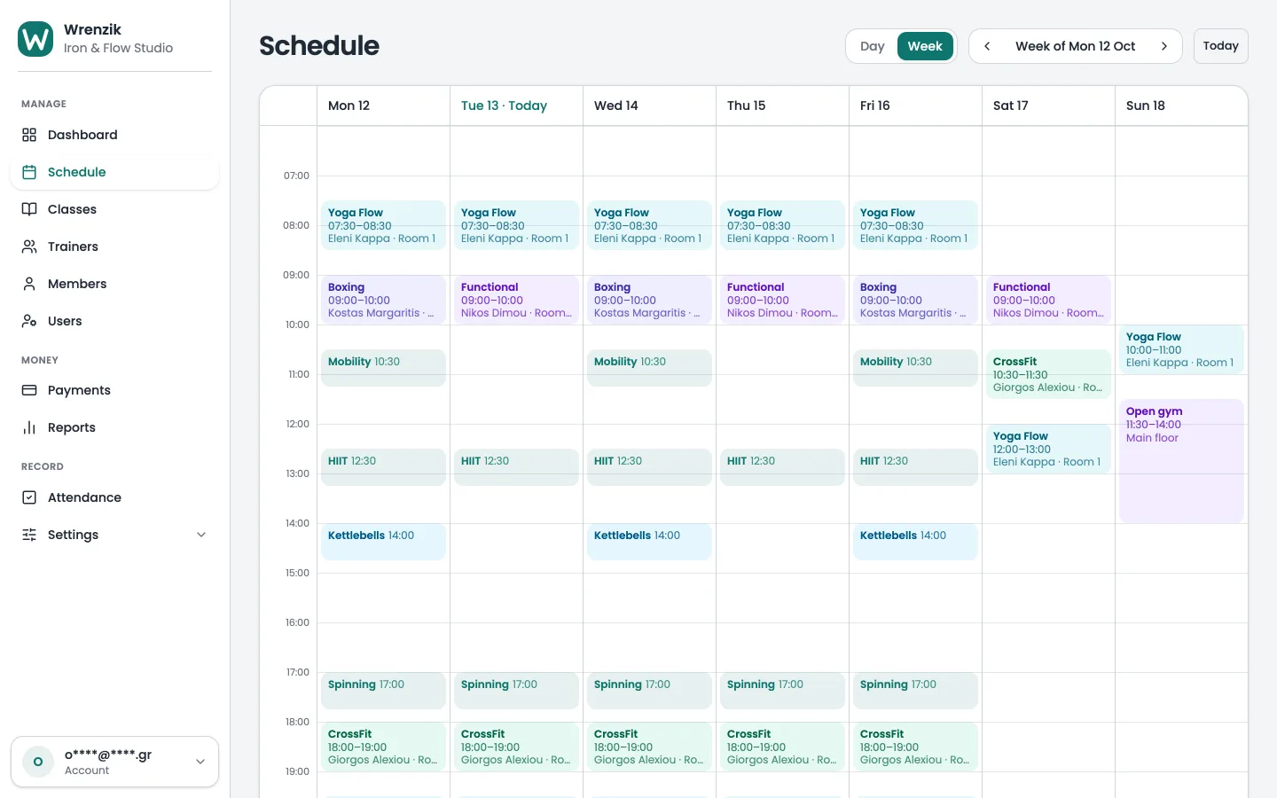 The weekly class timetable on a laptop: every class with its time, trainer, room and how full it is
